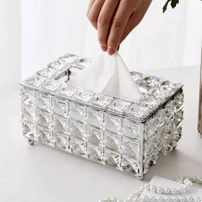 Caixa porta-lenço de papel decorativa dourada em ambiente decorado
