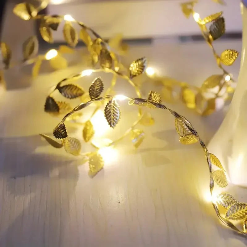Cordão de Luzes Led Decorativo com Folhas Douradas - Neohousi