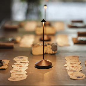 Luminária De Mesa Dilla Portátil Recarregável - Neohousi