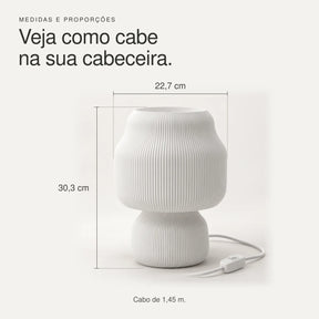 Medidas do abajur Numa: 30,3 cm de altura por 22,7 cm de largura